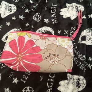 Cilique: floral makeup bag